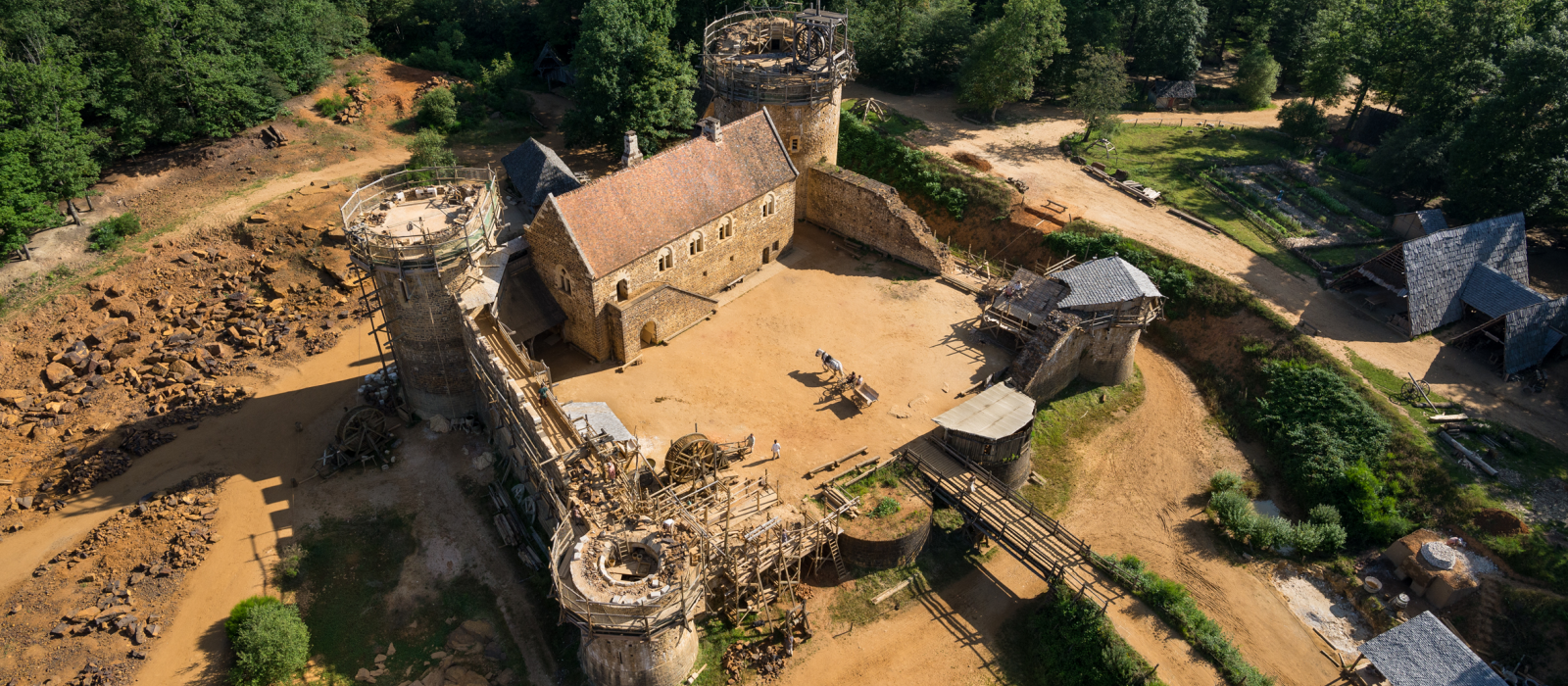 Guédelon : bâtir un château fort au XXIe siècle - Décoder les églises et  les châteaux