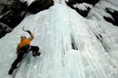 Escalader une cascade de glace 