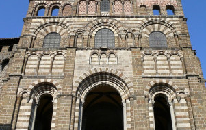 La cathédrale Notre-Dame du Puy et son cloître