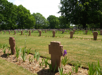 Cimetière militaire allemand et cimetière militaire britannique