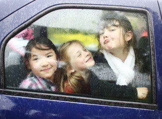 3 astuces pour occuper les enfants pendant un long trajet en voiture
