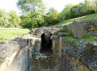 Le sentier de l'aqueduc romain