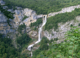 Une randonnée idyllique à la cascade de Charabotte