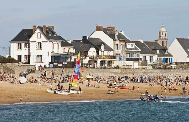 Le Café De La Plage Batz Sur Mer